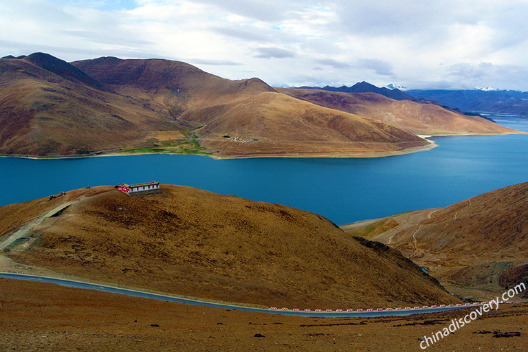 Yamdrok Lake