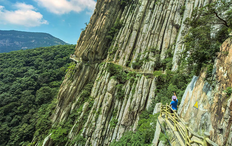 Hiking to Sanhuang Village