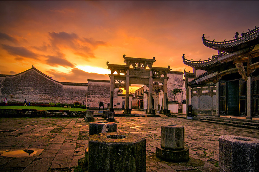 Tangyue Memorial Archways