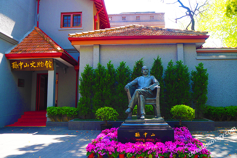 Statue of Sun Yatsen