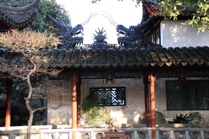 Chinese Dragon Decorations in Yu Garden