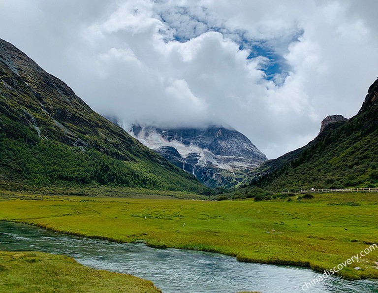 Luorong Pasture in Yading