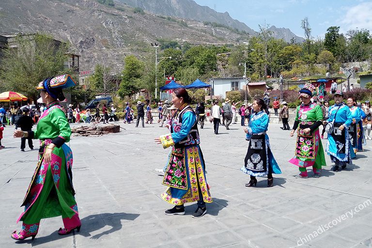 Taoping Qiang Village - Dance