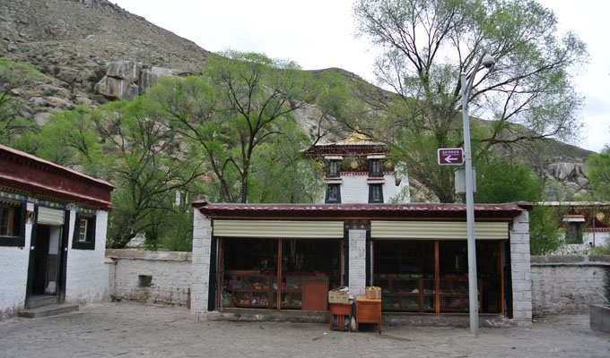 Yard of Sera Monastery