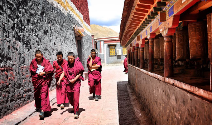 Lhatse Sakya Monastery 