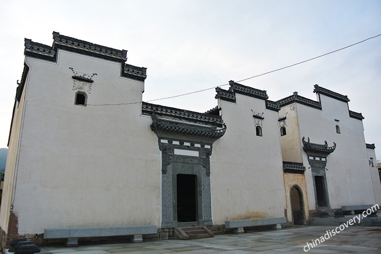 Huizhou with White Wall Black Tile