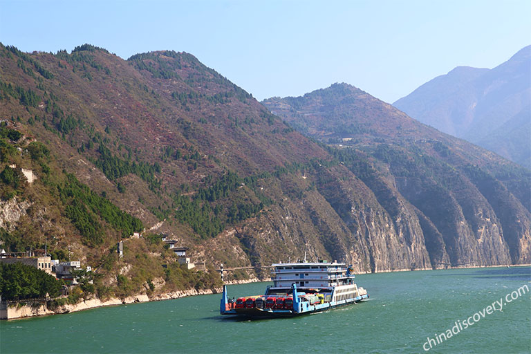 Three Gorges Summit - Optimum for Panorama of Yangtze River