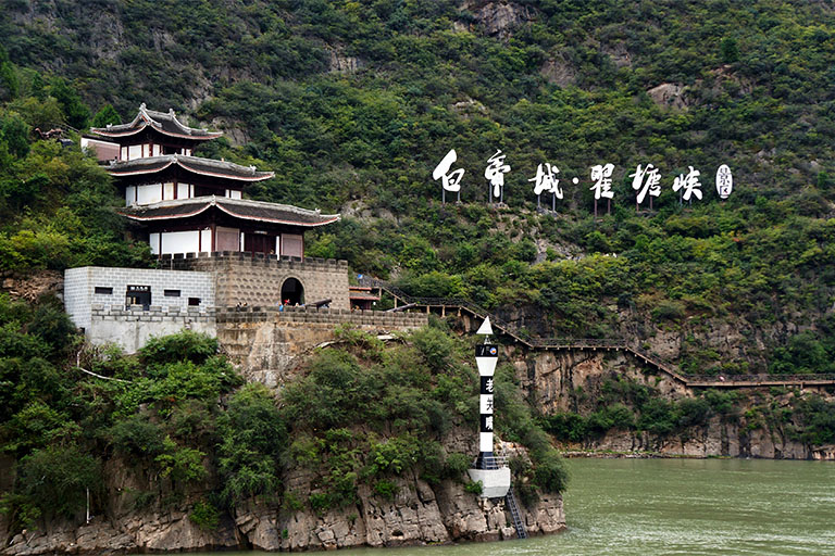 Three Gorges Summit - Optimum for Panorama of Yangtze River