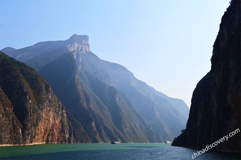 Three Gorges Summit - Optimum for Panorama of Yangtze River