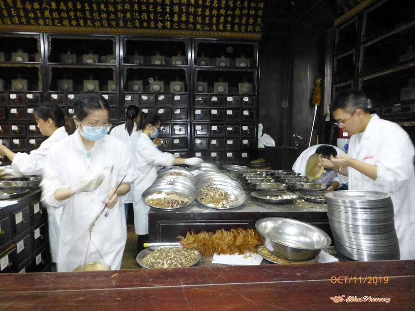 Herbalists at Hu Qing Yu Tang in Hangzhou, Photo Shared by Steve, Tour Customized by Leo