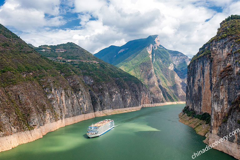 Gorgeous Scenery of Three Gorges