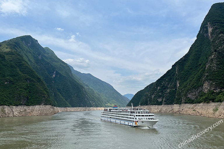 Enjoy a Yangtze Three Gorges Cruise