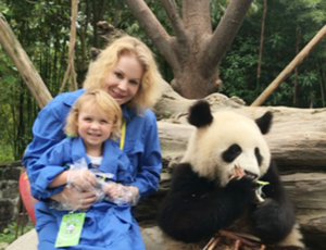 Frederick's family from USA hugged giant panda, tour tailormade by Leo