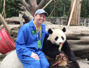 Frederick's family from USA hugged giant panda, tour tailormade by Leo