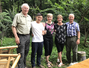 Our dear customer Betty's family from Canada visited Chengdu, photo with Leo