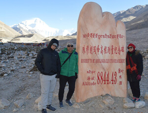 Our dear customer Awasthy from India visited Mount Everest in Tibet, tour tailormade by Leo