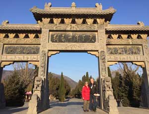 Our guest Shara from Canada visited Henan, tour made by Wing